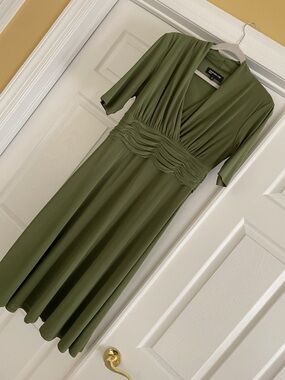 Jones New York Olive Midi Dress with Ruched Waist